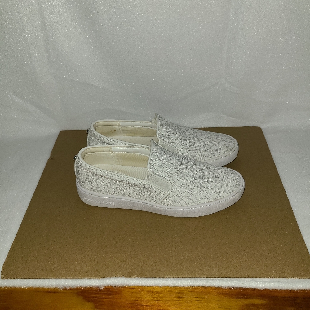 Teddi Slip-On Sneaker Size 6 Signature Logo - Picture 5 of 11